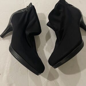 Bandolino Sleek Black Stretch Fabric Minimalist Ankle Booties in size 8.5